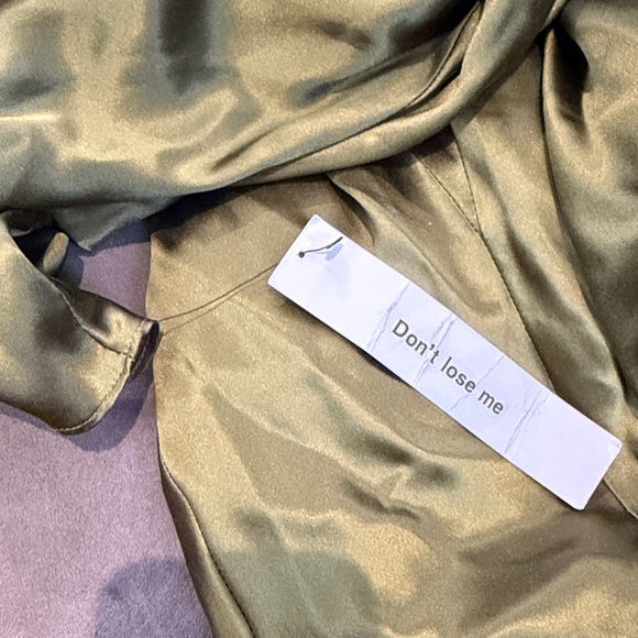 New Reformation Sera Silk Two Piece Set - Picture 8 of 17